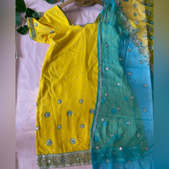 Salwar kameez embroidered Punjabi suit ready to wear yellow blue heavy - Picture 5 of 10